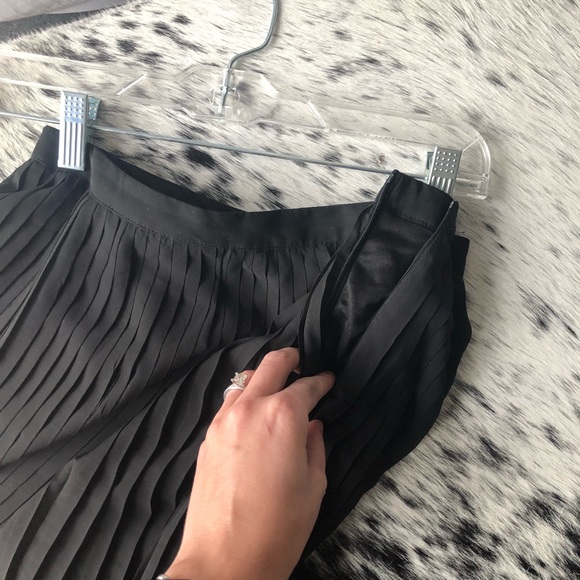 Forever 21 Pleated Skirt - Picture 3 of 5